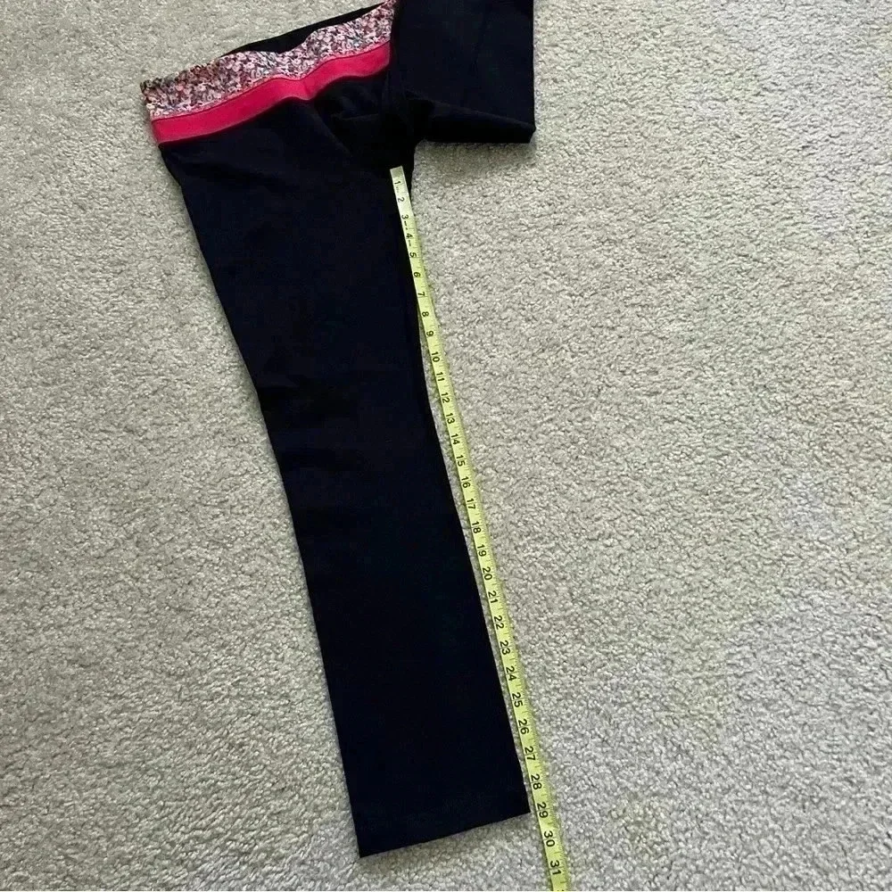 Lululemon Leggings Black & Flowers Women’s Size 8 Gym Active Yoga